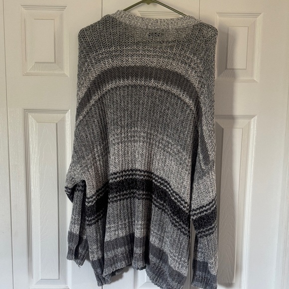 American Eagle Outfitters Oversized Gray and Black Sweater - Picture 2 of 3